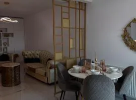 Elegant Central Apartment Balcony & City View