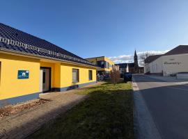 Ferienhaus Strandhaus Sonnenseite rechts, nur 100m vom Senftenberger See, Hotel in Senftenberg