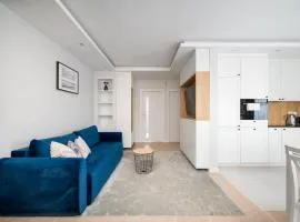 Bielany Spacious Apartment by BookingHost