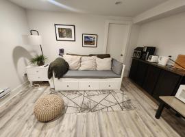 Small Private Studio at Kitsilano Beach, готель у Ванкувері