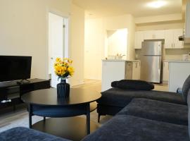 Modern 3BR Bath House Minutes to Niagara Falls, hotel v destinaci Hamilton