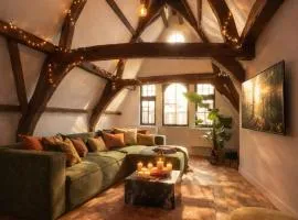 Luxurious Penthouse with TV & 2 Bedrooms