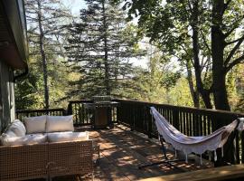 Larkspire I Sleepy Hollow Lake I Beach & Firepit, Hotel in Athens