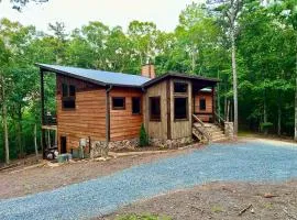 Rugged Trail Oasis: Modern 3BR Cabin w/ 3 Fireplaces & Mountain Views