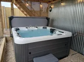 The Tin Barn With Private Hot Tub