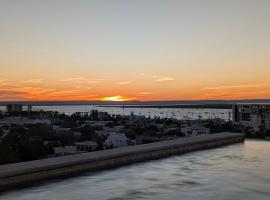 라파스에 위치한 호텔 Vista Cortes 2BR 2BA Condo - Walk to the Malecon!