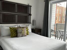 Condo "Imagine" - stationnement privé inclus, hotel em Cidade de Quebec