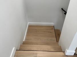 Modern Townhouse Room, khách sạn ở Fredericton