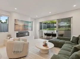 Bayside Luxury Retreat with Pool in Port Hacking