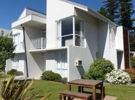 Opuke Crash Pad Methven - with mountain views.