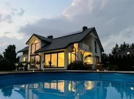 Nowoczesna Luksusowa Willa z Prywatnym Basenem, 3 Sypialnie, blisko Krakowa i Zakopanego