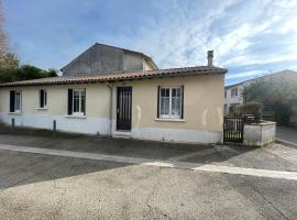 Gîte centre coulon - Le Héron โรงแรมในคูลง