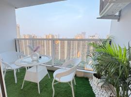 The Urban Luxe Stay, hotel em Noida