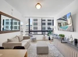 Miami Condo 2BR Rooftop Pool & Gym