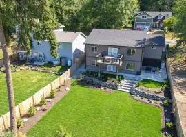 Twin Oaks Retreat by AvantStay Mins to Freeland