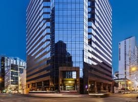 Residence Inn by Marriott Chicago Downtown Magnificent Mile, hotel di River North, Chicago