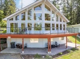 Harborview Getaway by AvantStay Walk to Beach