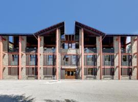 Alberg Les Estades, hotel v destinaci Rialp