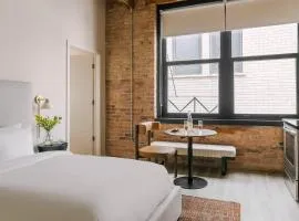 LIVN West Loop Chicago Classic Queen Studio
