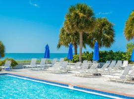 Beachfront 2BDR Condo Pool Hot Tub w Ocean Views Papaya Place by AvantStay, hotel a Key West