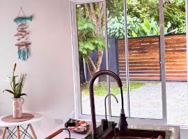 Casa Maeva Jacuzzi and BBQ 5 min from the beach, Hotel in Cahuita
