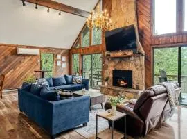 Sky View Chalet by AvantStay Stunning Interior Spacious Deck Hot Tub View