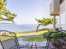 Mutiny Bay Condo by AvantStay Walk to the Beach, Hotel in Freeland