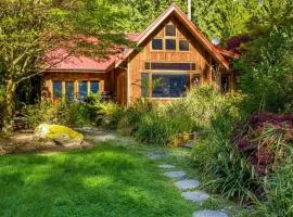 Rhythm Waters by AvantStay Garden Paradise Pond