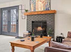 Hidden Bear by AvantStay A Central Location, hotel em Albrightsville