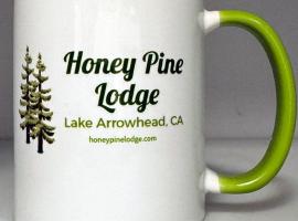 Cozy 3BR Dog-Friendly Cabin- Level 2 EV Chgr, hotel din Lake Arrowhead