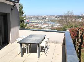 Villa avec vue - terrasse - parking – hotel w mieście Irigny