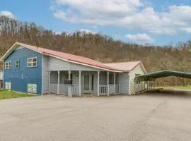 Rural Group Getaway with Creek Access in Berryville!