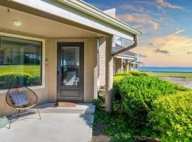 Beachcombers Bliss by AvantStay Steps to the Beach Ocean Views