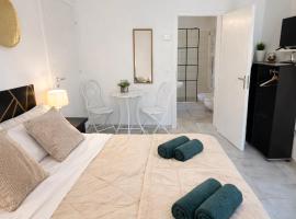 LA CASA DI GIADA - Self check-in - parcheggio privato- vicino autostrada di Imola โรงแรมในอิโมลา