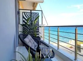 BLACK & WHITE SeaSide House Kalamia