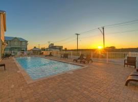 Ridley Retreat Community Pool Mins to the Beach Corpus Christi Port A, Hotel in Padre Island