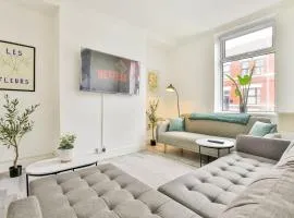 Oldham House, near Town Centre, sleeps 5