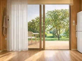 CHIC Riverfront Retreat with Private Jacuzzi, BIG BERRY