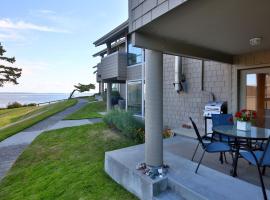 Beachfront Condo - Mutiny Bay by AvantStay Views, Hotel in Freeland