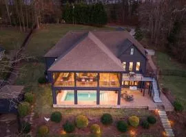 Luxury Lakefront Stay Private Dock IndoorOutdoor Pool The Retreat
