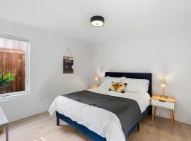 Awesome Alberta Arts Apt Quiet & Walkable