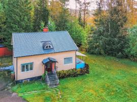 3 Bedroom Cozy Home In Lesjöfors, Hotel in Lesjöfors