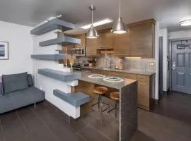 Stunning Riverfront Studio with Pool and Hot Tub