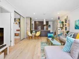 Exhibition St Retreat with Pool & Parking