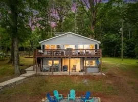 Lake Days by AvantStay Hot Tub Firepit Game Room Private Dock Access