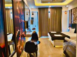 Omaxe Lucknow Luxury Home, hotel en Nilmatha