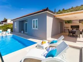 Seaside house with a swimming pool Cove Bristva, Korcula - 25192