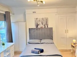 The Prestige Suite - London