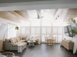 West Coast Life 4BR 3BA Centrally located