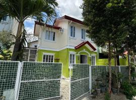 Iloilo Cozy House for Rent、Paviaのホテル